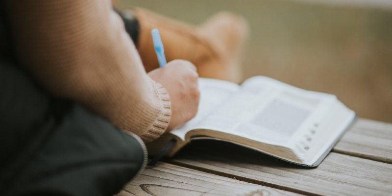 Samen; maar wel in de naam van Jezus